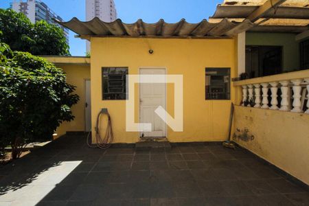 Casa à venda com 480m², 2 quartos e 2 vagas Casa à venda com 480m², 2 quartos e 2 vagasQuintal