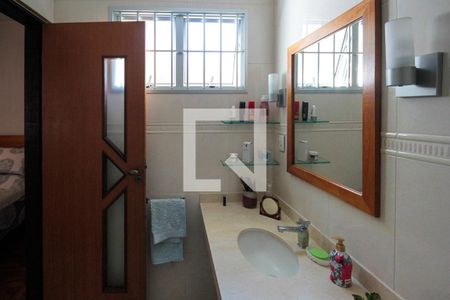 Casa à venda com 480m², 2 quartos e 2 vagas Casa à venda com 480m², 2 quartos e 2 vagasBanheiro da Suite