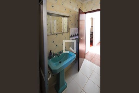 Casa à venda com 480m², 2 quartos e 2 vagas Casa à venda com 480m², 2 quartos e 2 vagasBanheiro