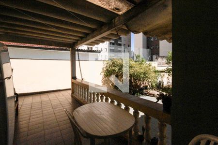 Casa à venda com 480m², 2 quartos e 2 vagas Casa à venda com 480m², 2 quartos e 2 vagasVaranda