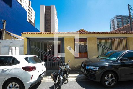Casa à venda com 480m², 2 quartos e 2 vagas Casa à venda com 480m², 2 quartos e 2 vagasFachada