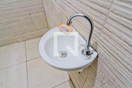 Casa à venda com 180m², 3 quartos e 2 vagasEdícula - banheiro