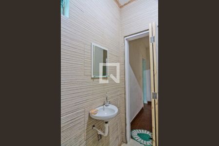 Casa à venda com 180m², 3 quartos e 2 vagasEdícula - banheiro