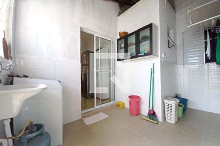 Casa à venda com 70m², 2 quartos e 3 vagas Casa à venda com 70m², 2 quartos e 3 vagasÁrea de Serviço