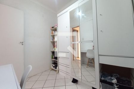 Casa à venda com 70m², 2 quartos e 3 vagas Casa à venda com 70m², 2 quartos e 3 vagasCloset da suíte