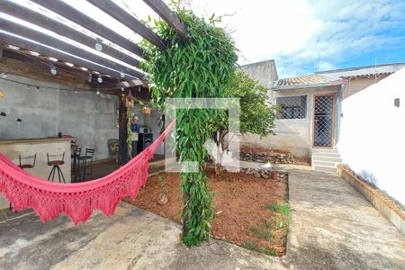 Casa à venda com 70m², 2 quartos e 3 vagas Casa à venda com 70m², 2 quartos e 3 vagasQuintal