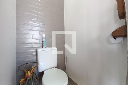 Casa à venda com 70m², 2 quartos e 3 vagas Casa à venda com 70m², 2 quartos e 3 vagasBanheiro