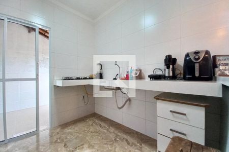 Casa à venda com 70m², 2 quartos e 3 vagas Casa à venda com 70m², 2 quartos e 3 vagasCozinha
