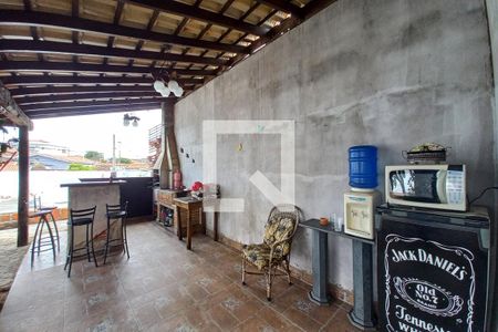 Casa à venda com 70m², 2 quartos e 3 vagas Casa à venda com 70m², 2 quartos e 3 vagasÁrea comum - Churrasqueira