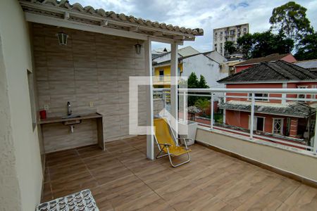 Casa à venda com 300m², 5 quartos e 4 vagas Casa à venda com 300m², 5 quartos e 4 vagasterraço
