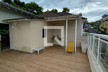 Casa à venda com 300m², 5 quartos e 4 vagas Casa à venda com 300m², 5 quartos e 4 vagasterraço