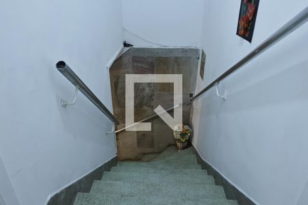 Casa à venda com 170m², 3 quartos e 4 vagasEscada