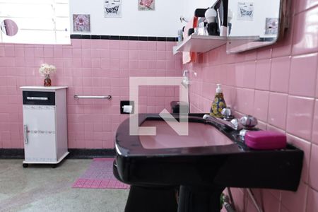 Casa à venda com 170m², 3 quartos e 4 vagasBanheiro 2