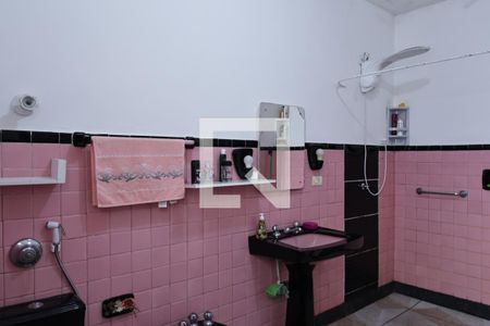 Casa à venda com 170m², 3 quartos e 4 vagasBanheiro 2