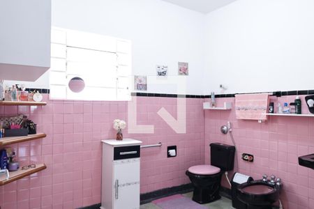 Casa à venda com 170m², 3 quartos e 4 vagasBanheiro 2