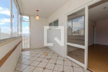 Apartamento à venda com 182m², 4 quartos e 2 vagas Apartamento à venda com 182m², 4 quartos e 2 vagasSacada