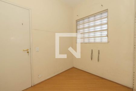 Apartamento à venda com 182m², 4 quartos e 2 vagas Apartamento à venda com 182m², 4 quartos e 2 vagasQuarto de Serviço