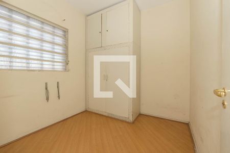 Apartamento à venda com 182m², 4 quartos e 2 vagas Apartamento à venda com 182m², 4 quartos e 2 vagasQuarto de Serviço