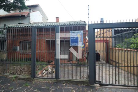 Casa à venda com 220m², 3 quartos e 2 vagasFachada