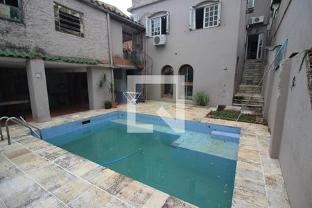 Casa à venda com 220m², 3 quartos e 2 vagasPiscina