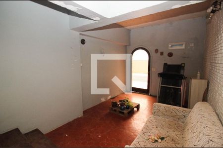 Casa à venda com 220m², 3 quartos e 2 vagasAcademia