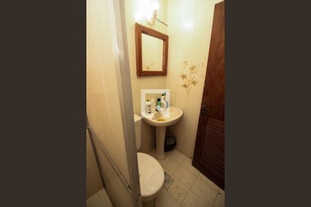 Casa à venda com 220m², 3 quartos e 2 vagasBanheiro de serviço