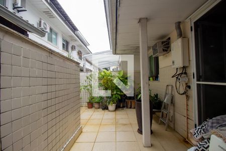 Casa de condomínio à venda com 174m², 3 quartos e 3 vagas Casa de condomínio à venda com 174m², 3 quartos e 3 vagasÁrea de Serviço