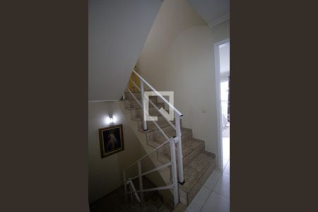 Casa de condomínio à venda com 174m², 3 quartos e 3 vagas Casa de condomínio à venda com 174m², 3 quartos e 3 vagasEscadas