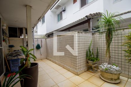 Casa de condomínio à venda com 174m², 3 quartos e 3 vagas Casa de condomínio à venda com 174m², 3 quartos e 3 vagasÁrea de Serviço