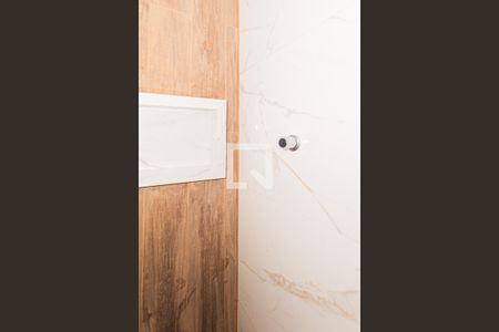 Banheiro de apartamento para alugar com 1 quarto, 30m² em Vila Nelson, São Paulo