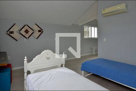 Casa de condomínio à venda com 484m², 6 quartos e 4 vagas Casa de condomínio à venda com 484m², 6 quartos e 4 vagasSótão