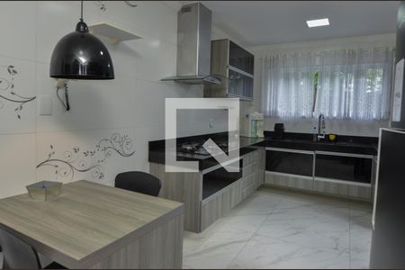 Casa de condomínio à venda com 484m², 6 quartos e 4 vagas Casa de condomínio à venda com 484m², 6 quartos e 4 vagasCozinha