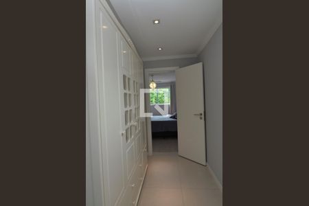 Casa de condomínio à venda com 484m², 6 quartos e 4 vagas Casa de condomínio à venda com 484m², 6 quartos e 4 vagasCloset da suíte 3