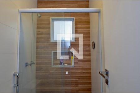 Casa de condomínio à venda com 484m², 6 quartos e 4 vagas Casa de condomínio à venda com 484m², 6 quartos e 4 vagasBanheiro da Suíte 1