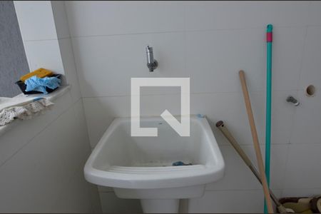 Casa de condomínio à venda com 484m², 6 quartos e 4 vagas Casa de condomínio à venda com 484m², 6 quartos e 4 vagasÁrea de serviço