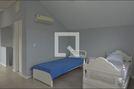 Casa de condomínio à venda com 484m², 6 quartos e 4 vagas Casa de condomínio à venda com 484m², 6 quartos e 4 vagasSótão