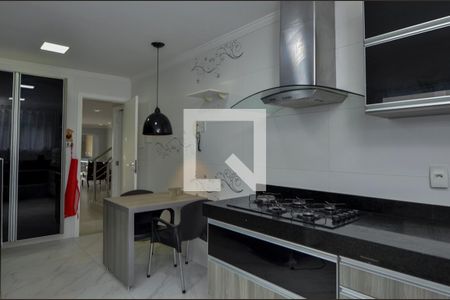 Casa de condomínio à venda com 484m², 6 quartos e 4 vagas Casa de condomínio à venda com 484m², 6 quartos e 4 vagasCozinha