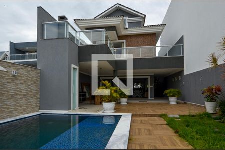 Casa de condomínio à venda com 484m², 6 quartos e 4 vagas Casa de condomínio à venda com 484m², 6 quartos e 4 vagasÁrea externa