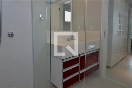 Casa de condomínio à venda com 484m², 6 quartos e 4 vagas Casa de condomínio à venda com 484m², 6 quartos e 4 vagasBanheiro da suíte 3