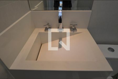 Casa de condomínio à venda com 484m², 6 quartos e 4 vagas Casa de condomínio à venda com 484m², 6 quartos e 4 vagasBanheiro da Suíte 4