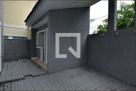 Casa de condomínio à venda com 484m², 6 quartos e 4 vagas Casa de condomínio à venda com 484m², 6 quartos e 4 vagasÁrea de serviço