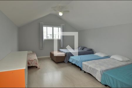 Casa de condomínio à venda com 484m², 6 quartos e 4 vagas Casa de condomínio à venda com 484m², 6 quartos e 4 vagasSótão