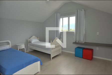 Casa de condomínio à venda com 484m², 6 quartos e 4 vagas Casa de condomínio à venda com 484m², 6 quartos e 4 vagasSótão