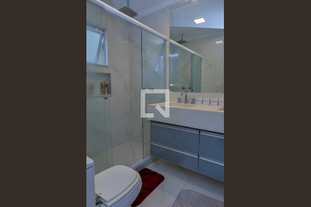 Casa de condomínio à venda com 484m², 6 quartos e 4 vagas Casa de condomínio à venda com 484m², 6 quartos e 4 vagasBanheiro da Suíte 2