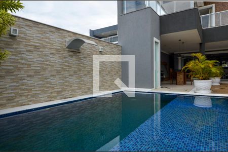 Casa de condomínio à venda com 484m², 6 quartos e 4 vagas Casa de condomínio à venda com 484m², 6 quartos e 4 vagasÁrea externa