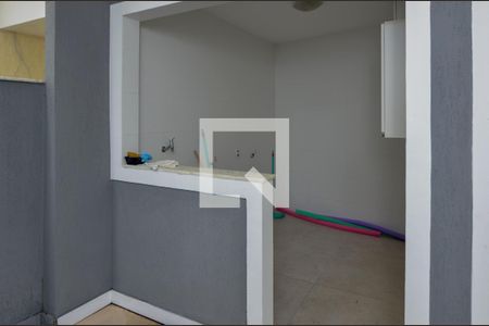 Casa de condomínio à venda com 484m², 6 quartos e 4 vagas Casa de condomínio à venda com 484m², 6 quartos e 4 vagasÁrea de serviço