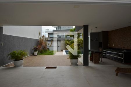 Casa de condomínio à venda com 484m², 6 quartos e 4 vagas Casa de condomínio à venda com 484m², 6 quartos e 4 vagasVaranda