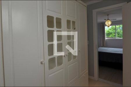 Casa de condomínio à venda com 484m², 6 quartos e 4 vagas Casa de condomínio à venda com 484m², 6 quartos e 4 vagasCloset da suíte 3