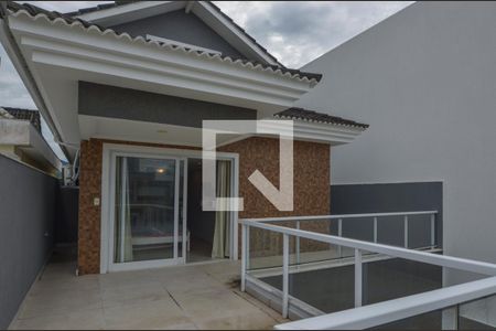 Casa de condomínio à venda com 484m², 6 quartos e 4 vagas Casa de condomínio à venda com 484m², 6 quartos e 4 vagasVaranda da Suíte 2