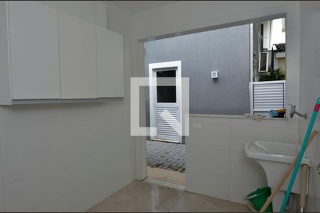 Casa de condomínio à venda com 484m², 6 quartos e 4 vagas Casa de condomínio à venda com 484m², 6 quartos e 4 vagasÁrea de serviço